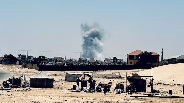 Smoke rises during an Israeli military operation in Rafah, southern Gaza, June 3, 2024. REUTERS/Muath Al Hams