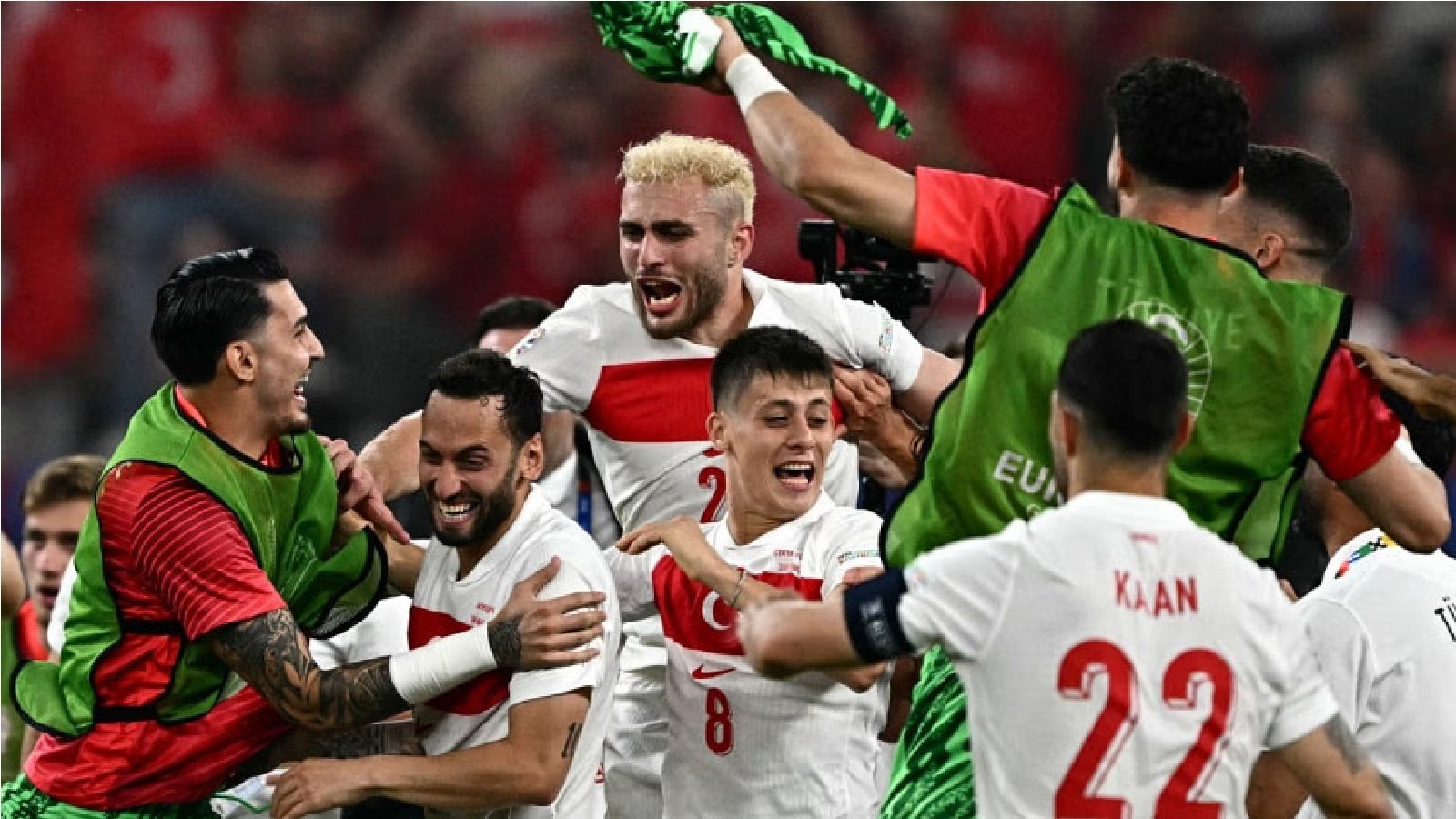 Turkey's players celebrate qualifying for the knock-out stages at the end of the UEFA Euro 2024 Group F football match between the Czech Republic and Turkey at the Volksparkstadion in Hamburg on June 26, 2024. Photo: AFP
