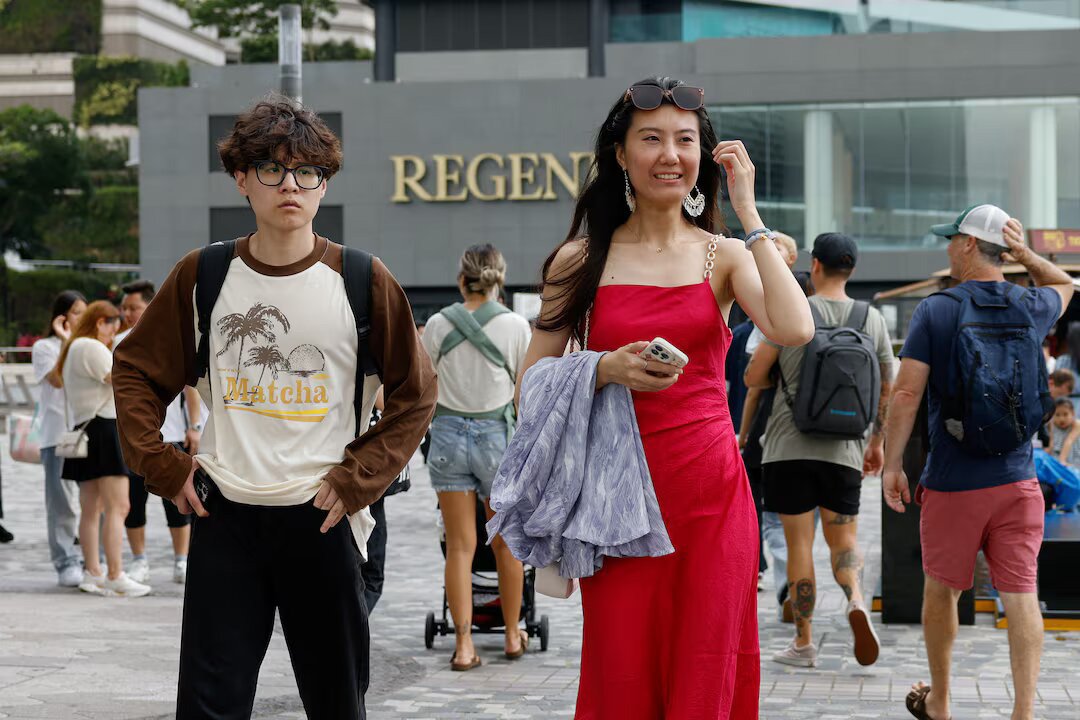Laura Li, 28, and her cousin Diego Deng, 20, walk as they search for guides for photography on the Chinese social media platform Xiaohongshu, a day ahead of the Chinese Labour Day 'Golden Week' holidays, in Hong Kong, China, April 30, 2024. Photo: Reuters.