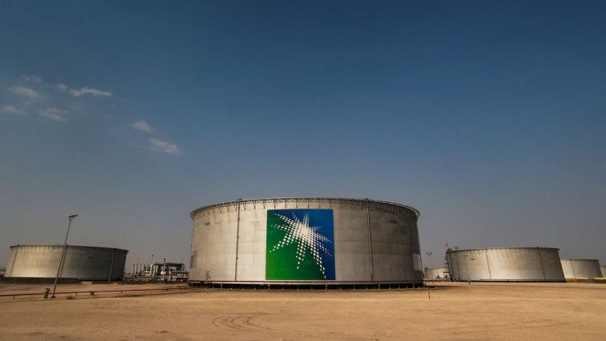 A view shows branded oil tanks at Saudi Aramco oil facility in Abqaiq, Saudi Arabia October 12, 2019. REUTERS/Maxim Shemetov/File Photo
